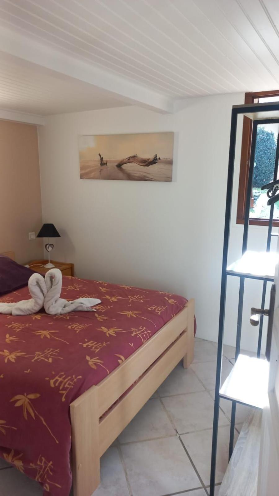 Les Jardins du castel gites Annick et Jean paul Saint-Georges-d'Esperanche Chambre photo